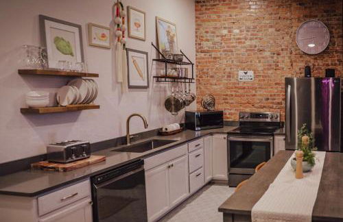 Private Boutique Getaway - Fireplace & Soaking Tub - Downtown Loft - by Cross-Key Vacation Rentals - Photo 29