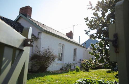 May Tree Cottage Manorbier 5 mins from the beach Sleeps 4 - Foto 2