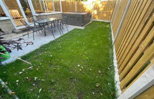 Spacious Cottage with Private Hot Tub - Foto 48