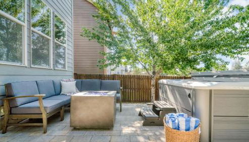 Canal Trail Base Camp by AvantStay Hot Tub Deck Walk to Pickleball 10 Min to Bend Family Friendly - Foto 5, Other