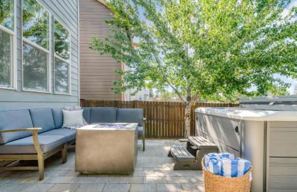 Canal Trail Base Camp by AvantStay Hot Tub Deck Walk to Pickleball 10 Min to Bend Family Friendly - Foto 6