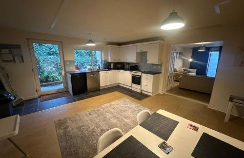 1 bed annex with extra sofa bed ideal for families and business guests - Photo 23