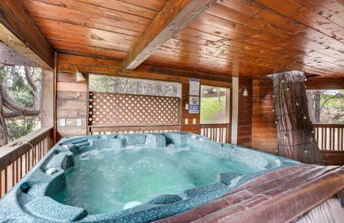 Crestline Home with Private Hot Tub Steps to Lake! - Foto 31