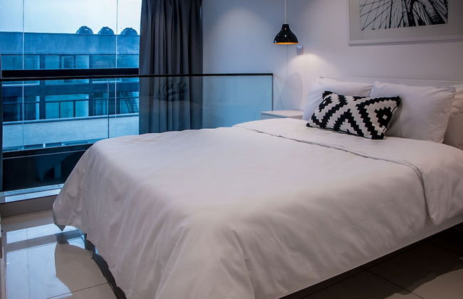 Embassy Gardens Premier Suites - Photo 8