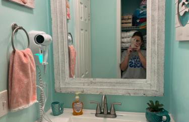 Beach access close to Walmart, Bowling,skating and Game room - Photo 17