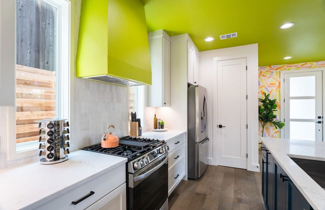 Eastside Home w Awesome Yard - Golf Pool Firepit - Foto 12