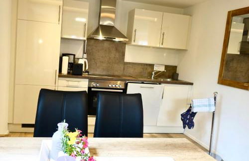 Ferienwohnung #4 mit Terrasse in zentraler dennoch ruhiger Lage - Stadtbus vor der Tür! - Foto 3