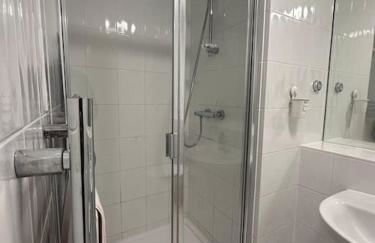 Modern 2 bed 2 bath Flat Close to Train station - Foto 11