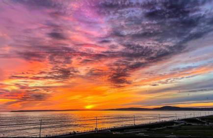 Sea Escape The Tardiis Beachfront location Aberavon beach Sea Views Driveway parking - Foto 37