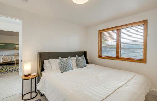 Oceanside Escape with Stunning Views Walk to Beach! - Foto 15