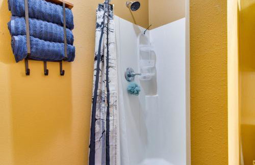 Tranquil La Prairie Retreat with Patio and Fireplace! - Foto 21