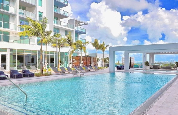 Poolside District Condo - We Host - Foto 63