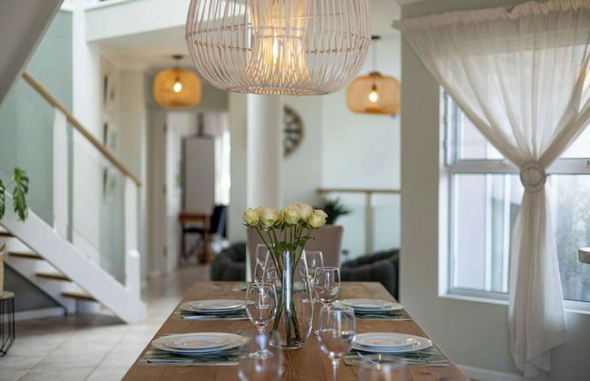 Beachfront Villa Sea Breeze, Hout Bay, Cape Town - Photo 29