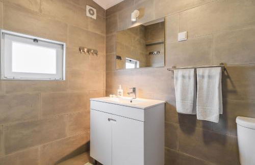 Between Mountain And Sea - Foto 12