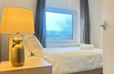 Camberly Spacious 3BR House for 5 super Fast WiFi Free Parking Ideal for Families & Contractors - Foto 7