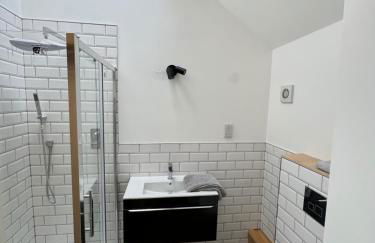 Threshing Barn- Modern 5 Bed, 10 person, Barn Conversion in a Rural Location with Great Access - Foto 39