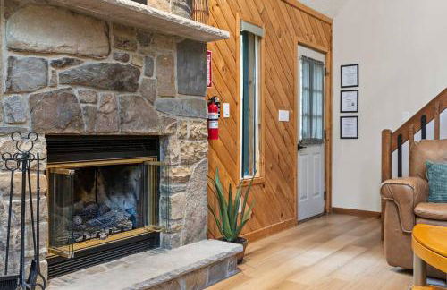 Pocono's Resort | Fire Pit, Jacuzzi, Winter Sport - Foto 13