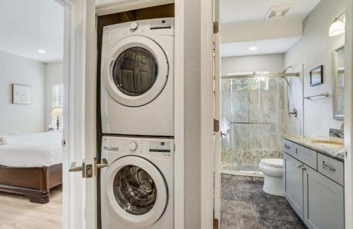 Luxury Retreat with Hot Tub Fire Pit & Forest Views - Foto 40