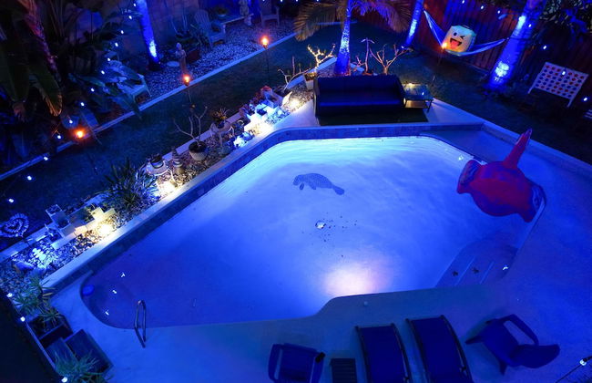 Gorgeous Urban Oasis W/hot Tub, Heated Pool And Private Movie Theater 3 Bedroom Home by RedAwning - Foto 46