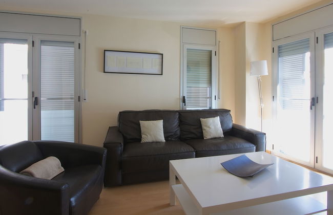 Mazi Apartments Downtown - Photo 17