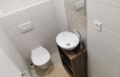 CITY CENTER PEARL #new#free reserved parking in garage elevator direct access#business and pleasure#city view&balcony&sunny&cafes&markets&tram#city center#working room#2 toliets#2 bedrooms - Photo 76