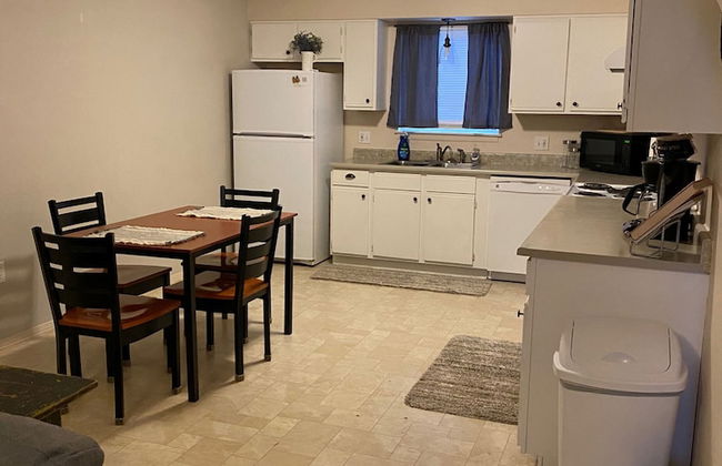 Evergreen Apartments - Photo 1