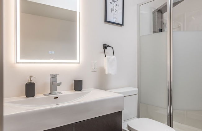 Spacious Newly Renovated 1 Bedroom Suite - Photo 25