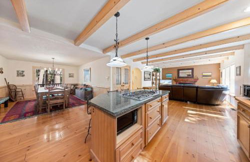 Fox Crossing at Tahoe Donner by Tahoe Getaways - 3BR Vacation Rental w Forested Views & HOA Amenities! - Foto 13