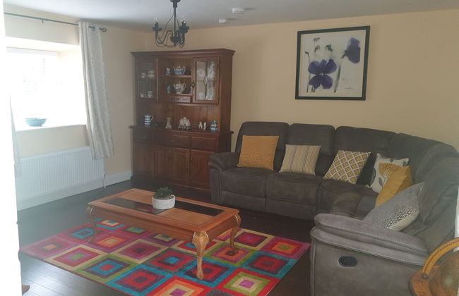 Captivating 3-bed House - Photo 9