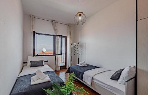 2 Bedroom Nice Apartment In Prigradica - Foto 8