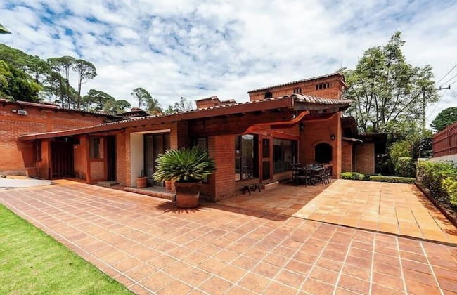 Incredible Property with Huge Garden and Pool! - Foto 6