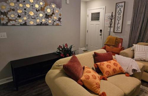 Modern 3Bedroom Duplex with Kitchen, WiFi and Free Parking Kannapolis - Photo 44