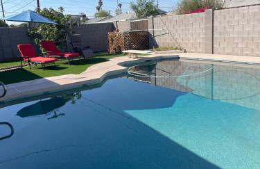 Cozy Home with Sparkling Pool/Pet Friendly - Photo 6