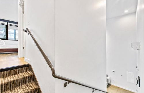 Airy and Open Corner Loft - 92 Walkscore - Foto 42