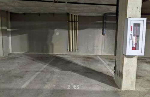 A premier smart condo with parking - Foto 31