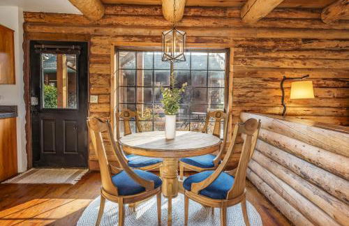 Log Cabin sleeps 20 with hot tub, EV Charger, firepit - Foto 23