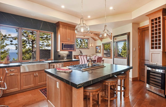 Luxury Mountain Chalet Deck w/ BBQ & Lake Views - Photo 10