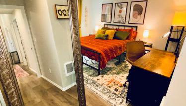 Colorful Comfort 3 Bedroom Home with Fenced yard - Foto 5