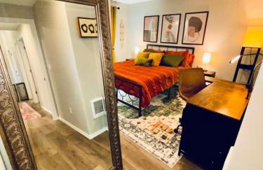 Colorful Comfort 3 Bedroom Home with Fenced yard - Foto 5