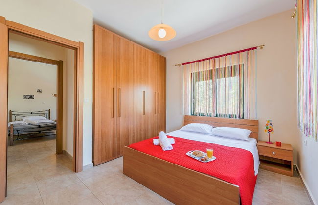 Blue Asteri Villa - Photo 2