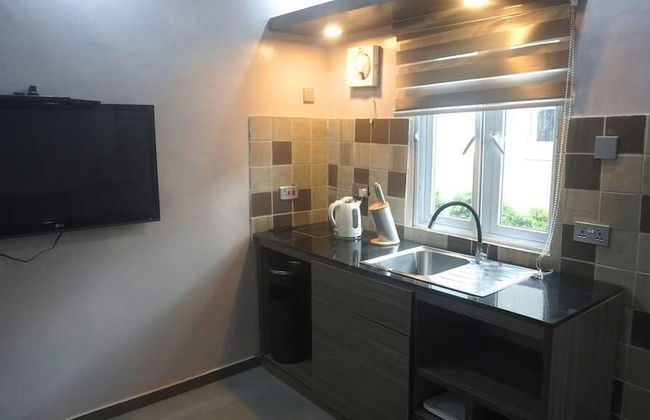 Premiership UK Suites - Photo 24