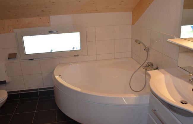 Spacious Chalet With IR Sauna and Whirlpool - Foto 8