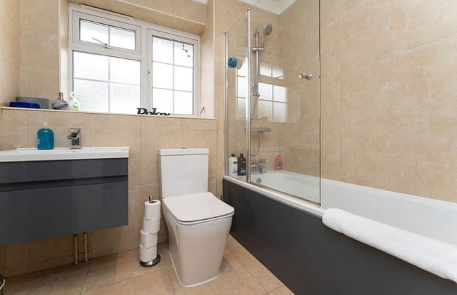 Host Stay Martlet House - Photo 8