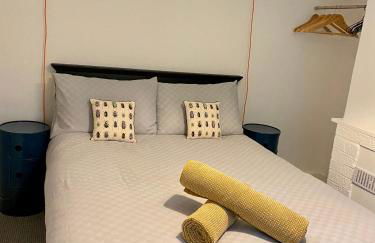 Holly Tree Cottage - 3 bedrooms and large garden with optional glamping double outside - Foto 17