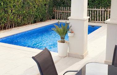 Villa mit privatem Pool, zentrumsnah - Foto 1
