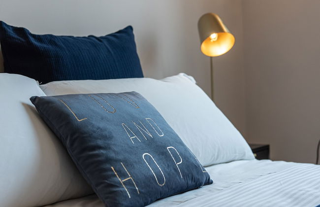 JOIVY Sophisticated Flat W/ Desk - Foto 13