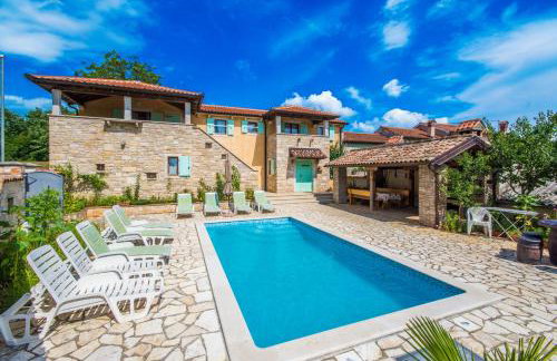 Villa Sandi, mediterranean Villa with pool and jacuzzi - Foto 1