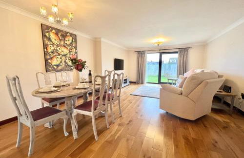 3 Bedroom house - Sandown - Photo 1