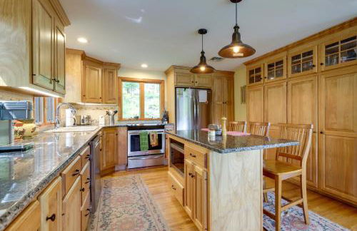 Lakefront Connecticut Retreat Near UConn - Foto 10