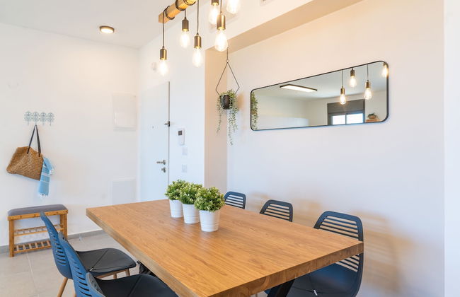 Stylish Seaside Escape with Balcony by Sea N' Rent - Foto 29